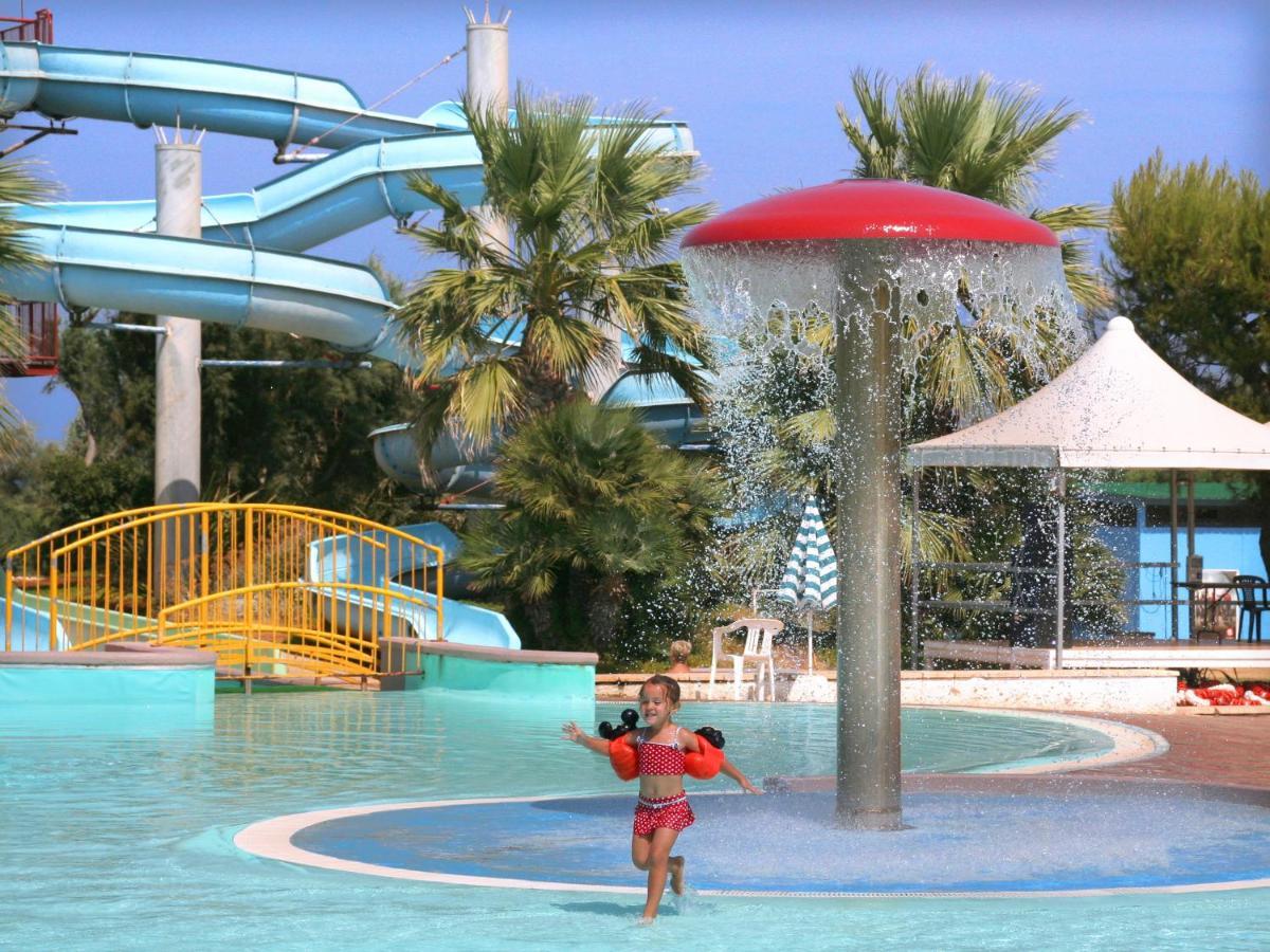 Happy Camp Mobile Homes In Camping Villaggio Lamaforca Каровіньйо Екстер'єр фото
